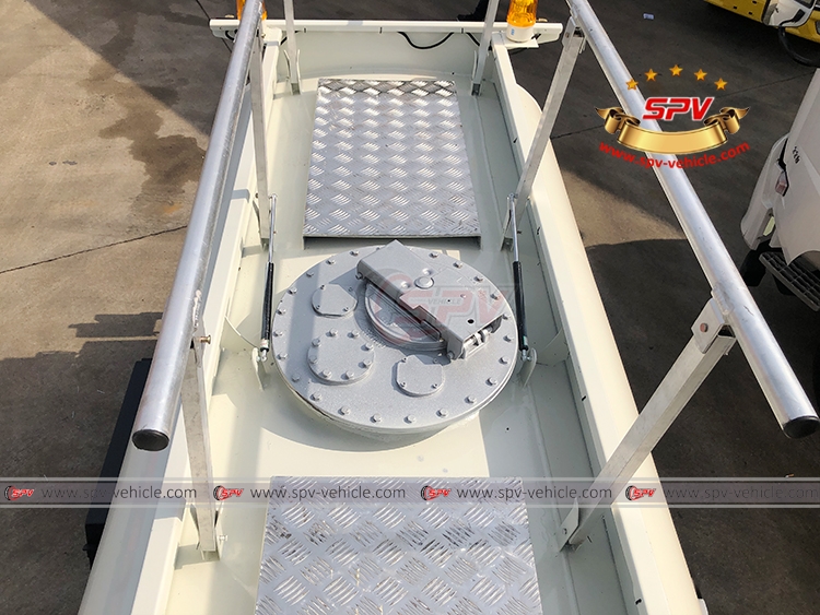 2,000 Litres Refueling Tank Truck JMC - Tank Top 2,000 Litres Refueling Tank Truck JMC - Tank Top